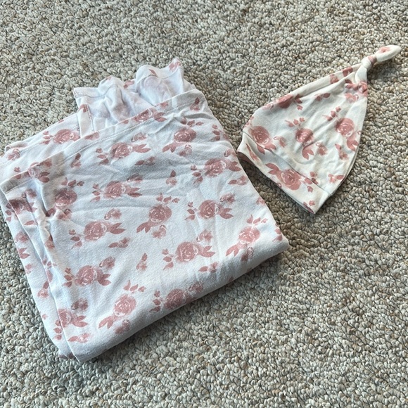 Aden + Anais stretchy swaddle and Hat - Picture 1 of 2